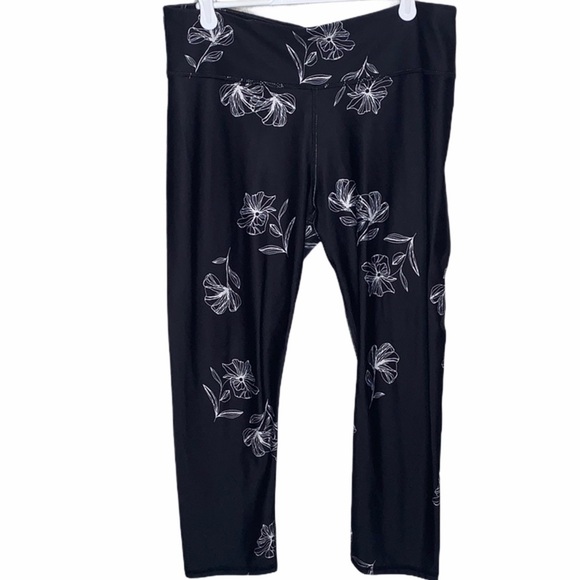 Fabletics Flower print black and white leggings - Picture 1 of 7